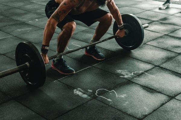 Man lifting weights to indicate personal goals for 2019